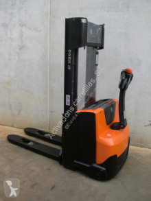 Apilador BT SWE 100 usado