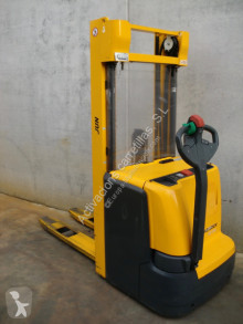 Apilador Jungheinrich EJC 214 430 DZ usado