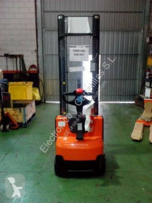 Gerbeur à porté debout BT Staxio SWE120L