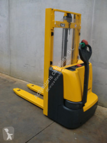 Apilador Jungheinrich EJC 110 250 ZT usado