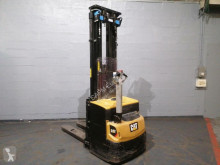 Apilador Caterpillar NSP16N2 acompañante usado