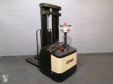 Apilador Crown WI2300-16 acompañante usado