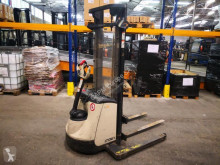 Apilador Crown ST 3000 usado