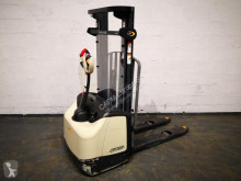 Apilador Crown WF 3000 acompañante usado