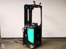 Stacker Caterpillar NSR16N com conductor de pé usado