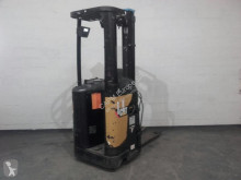 Stacker Caterpillar NSR16N com conductor de pé usado