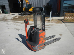Stacker Linde L 12 L12 acompanhante usado