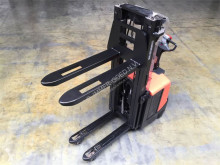 Gerbeur accompagnant BT Toyota SPE160L