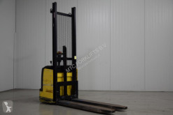 Komatsu pedestrian stacker MWS121R
