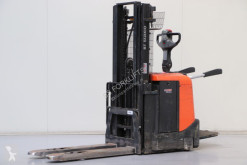 Stacker BT SPE125 com conductor de pé usado