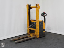 Stacker Jungheinrich EJC 10 acompanhante usado