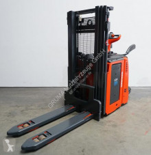 Apilador de conductor a pie Linde D 12 AP/133 ION