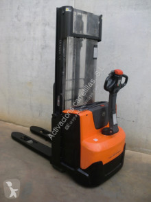 Apilador BT SWE 100 usado