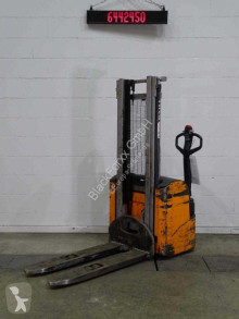 Stacker Still egv16 usado