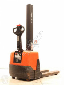 Apilador BT HWE 100 usado