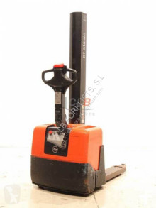 Apilador BT HWE 100 usado