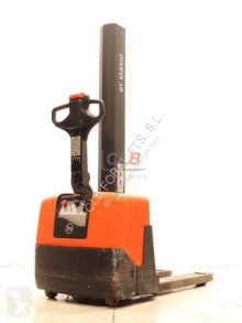 Apilador BT HWE 100 usado