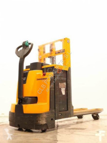 Apilador Jungheinrich EJD 220 usado