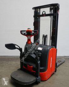 Stacker com conductor de pé Linde L 16 AP i/372-03
