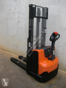 Apilador BT SWE 100 usado