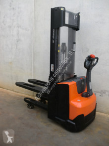 Apilador BT SWE 120 L usado