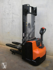 Apilador BT SWE 120 L usado