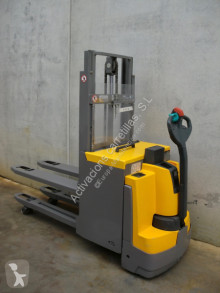 Apilador Jungheinrich EJD 220 201 ZT usado