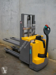 Apilador Jungheinrich EJD 220 166 ZT usado
