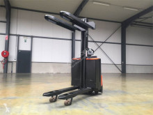 Stacker acompanhante BT Toyota SWE080L