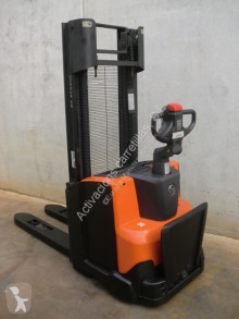 Apilador BT SWE 140 usado