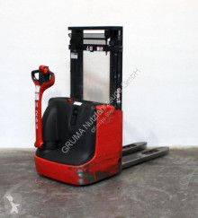 Stacker Linde L 12 usado