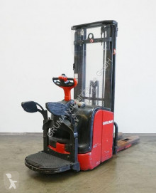 Stacker com conductor de pé Linde L 16 AP i/372-03