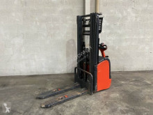 Gerbeur accompagnant Linde E16