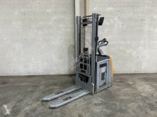 Gerbeur accompagnant Still EXV-SF16I