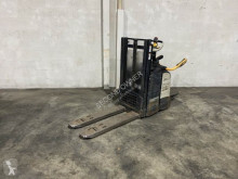 Electrotranspalet Crown DT3040 cu platforma pentru operator second-hand