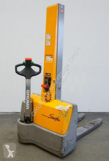 Apilador Jungheinrich EMC 10 usado