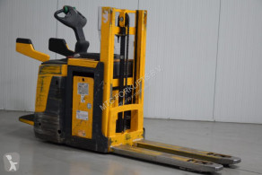 Stoccatore Jungheinrich ERD220 KLPF con pedana usato