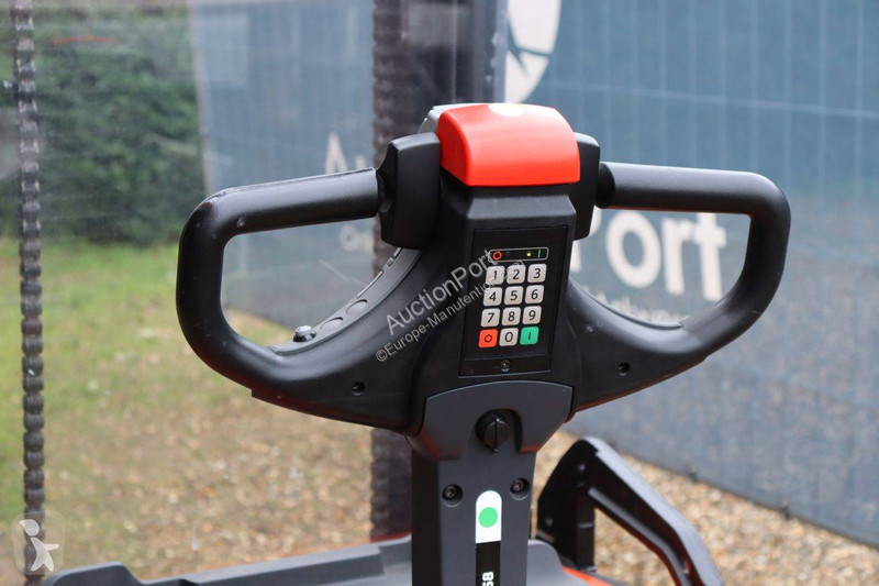 Stacker Toyota SWE200