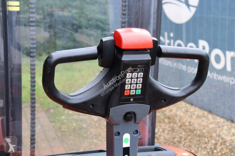 Stacker Toyota SWE140