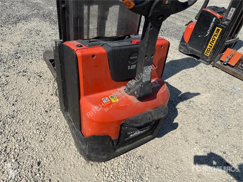 堆垛机 Toyota 8SM12 1200 kg Electric Stacker