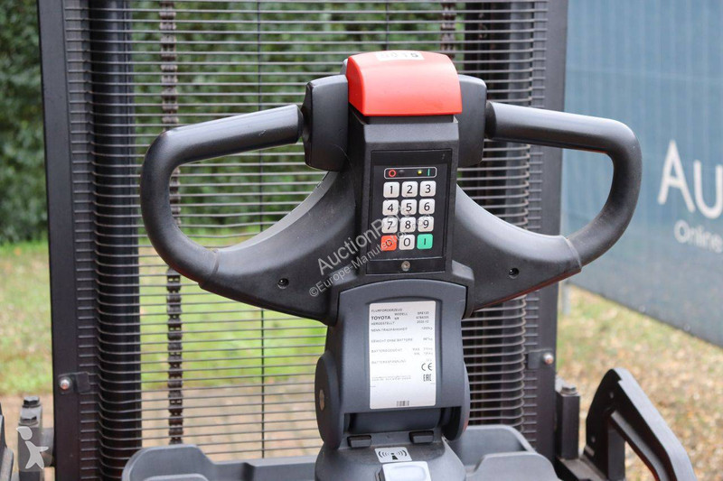 Stacker Toyota SPE120