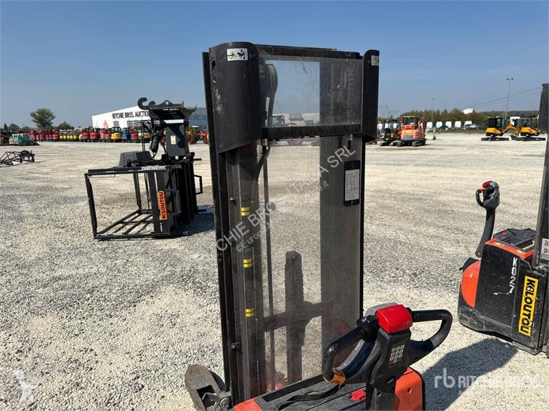 堆垛机 Toyota 8SM12 1200 kg Electric Stacker