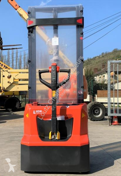 Stacker STOCKMAN  PSE12N3200