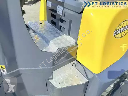 Aisle Master  stacker
