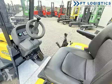 Aisle Master  stacker