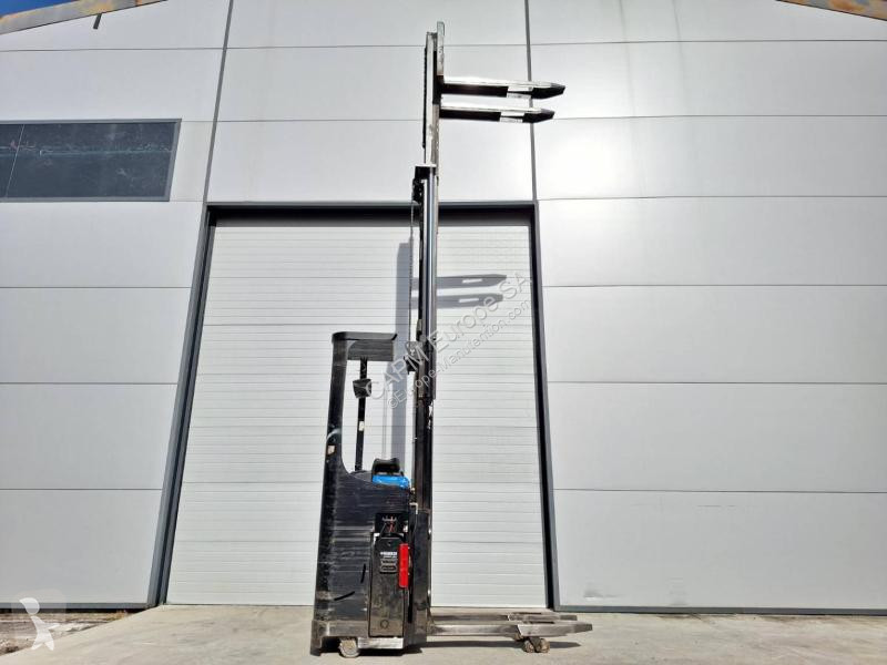 Stacker Caterpillar  NSR16NI