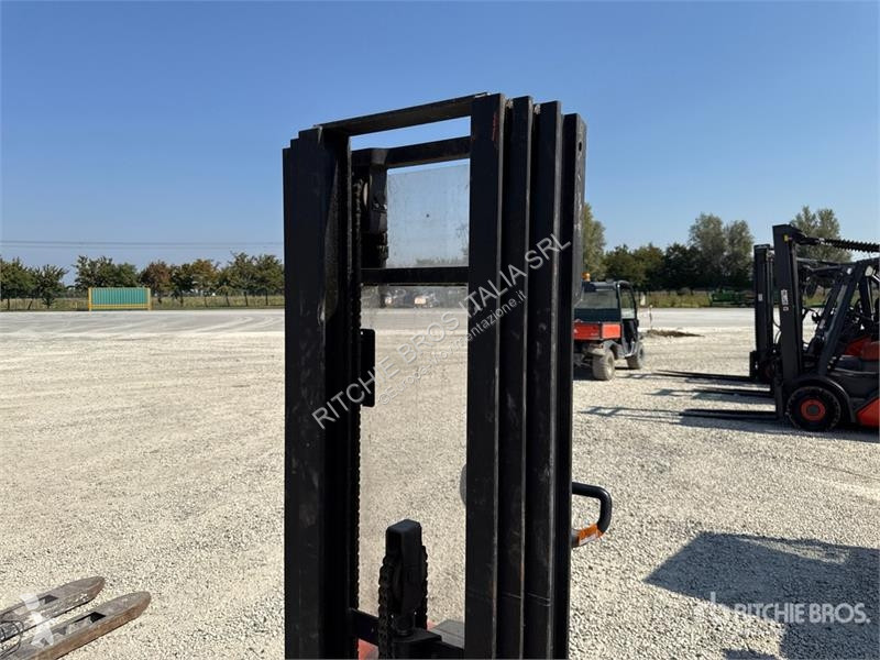 堆垛机 Toyota 8SM12 1200 kg Electric Stacker