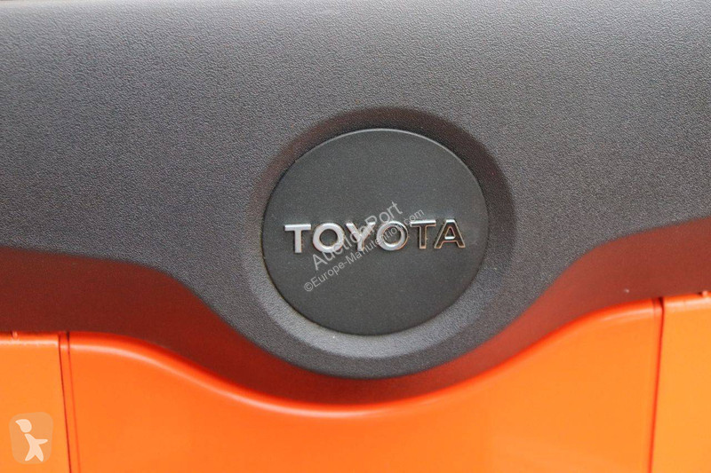 Stacker Toyota SWE200