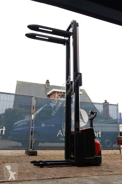 Stacker Toyota SWE140