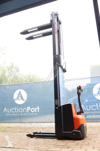 Stacker Toyota SWE140